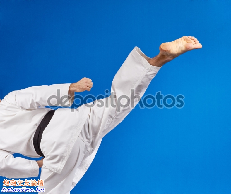depositphotos_96916238-stock-photo-roundhouse-kicks-athlete-beats-with.jpg